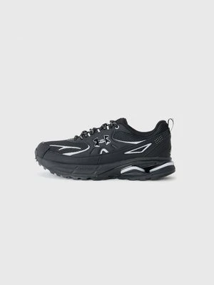 Obuwie do biegania Turystyka Under Armour czarny