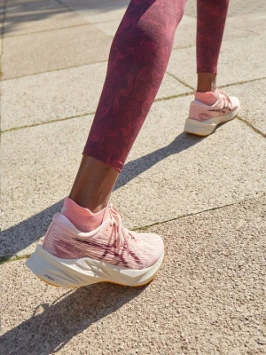 Obuwie do biegania treningowe Asics jasnoróżowy