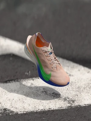 Obuwie do biegania treningowe Nike czerwony