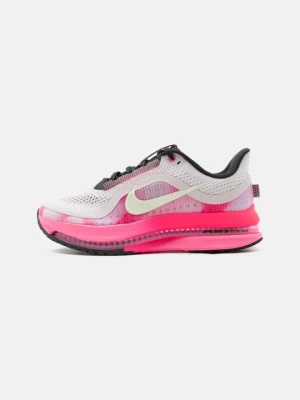 Obuwie do biegania treningowe Nike koralowy