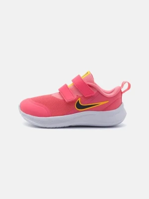 Obuwie do biegania treningowe Nike koralowy