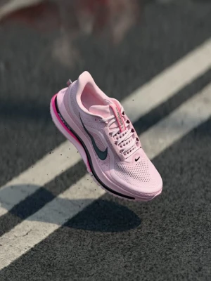Obuwie do biegania treningowe Nike różowy