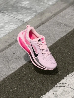 Obuwie do biegania treningowe Nike różowy