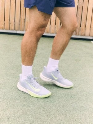 Obuwie do koszykówki Nike Performance