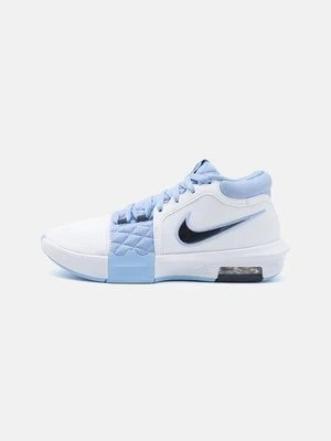 Obuwie do koszykówki Nike Performance