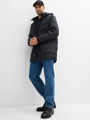 Ocieplana parka pikowana z naszywanymi kieszeniami i odpinanym kapturem bonprix