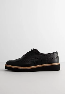 Oksfordki Clarks