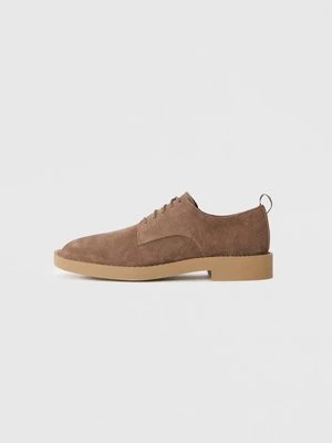 Oksfordki Clarks