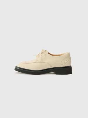 Oksfordki Clarks piaskowy