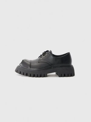 Oksfordki Koi Footwear