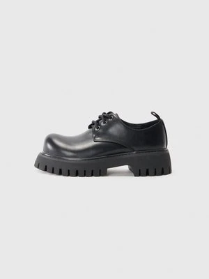 Oksfordki Koi Footwear