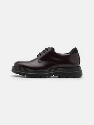 Oksfordki Stuart Weitzman