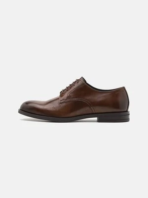 Oksfordki Stuart Weitzman