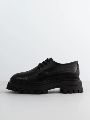 Oksfordki Stuart Weitzman czarny