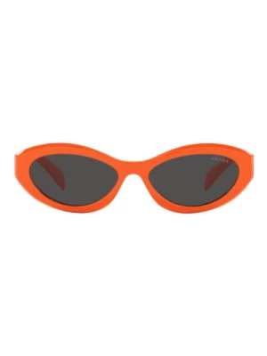 Okulary przeciwsłoneczne oieregularnym kształcie, pomarańczowa oprawka i ciemnoszare soczewki Prada