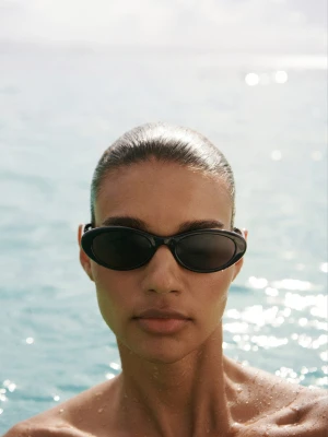 Okulary przeciwsłoneczne oprawa z tworzywa czarny - Kobieta - Rozmiar uniwersalny - MANGO