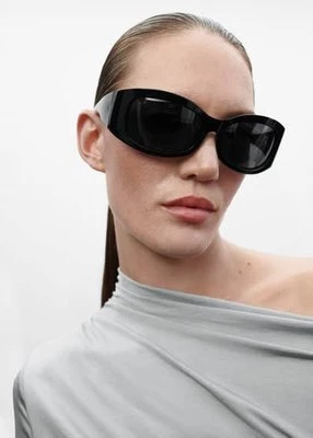 Okulary przeciwsłoneczne w owalnej oprawce Mango