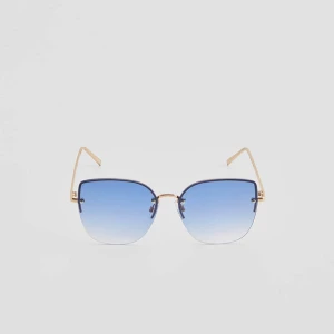 Okulary przeciwsłoneczne z niebieskimi szkłami House