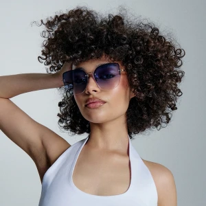 Okulary przeciwsłoneczne z niebieskimi szkłami House