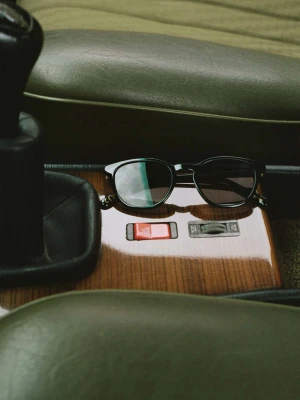 Okulary przeciwsÅ‚oneczne z okrÄ…gÅ‚ymi oprawkami czarny - MÄ™Å¼czyzna - Rozmiar uniwersalny - MANGO MAN