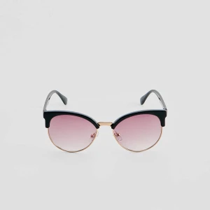 Okulary przeciwsłoneczne z różowymi szkłami typu cat eye House