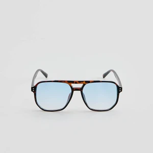 Okulary przeciwsłoneczne z szylkretowym wzorem i niebieskimi szkłami House