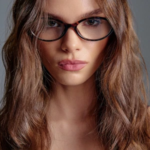 Okulary zerówki z owalnymi szkłami i szylkretowymi oprawkami House