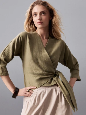 Oliwkowa bluzka z wiskozy o kopertowym kroju TARANKO
