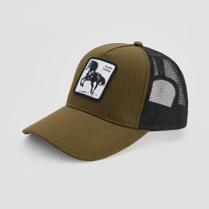 Oliwkowa czapka z daszkiem trucker hat z naszywką House