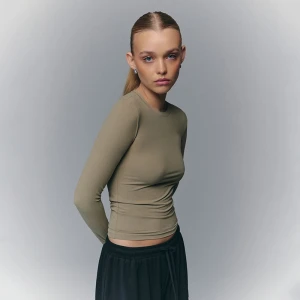 Oliwkowa koszulka z długim rękawem House