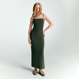 Oliwkowa sukienka midi z rozcięciem na nogę House