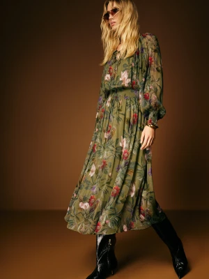 Oliwkowa sukienka w kwiaty z wiskozy TARANKO