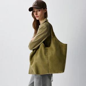 Oliwkowa torba shopper z imitacji zamszu House