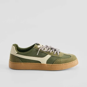 Oliwkowe sneakersy z podwójnymi sznurówkami House