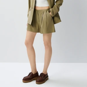 Oliwkowe szorty wiskozowe z zakładkami House