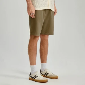 Oliwkowe szorty z lnem i skośnymi kieszeniami House