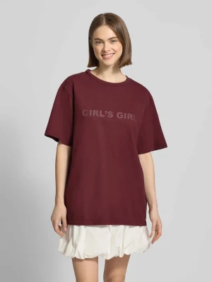 Oversize’owy T-shirt z nadrukiem z przesłaniem OH APRIL