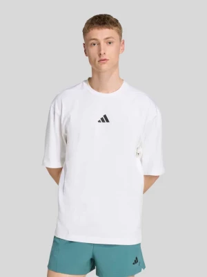 Oversized sportowy t-shirt z nadrukiem z logo Adidas Biały