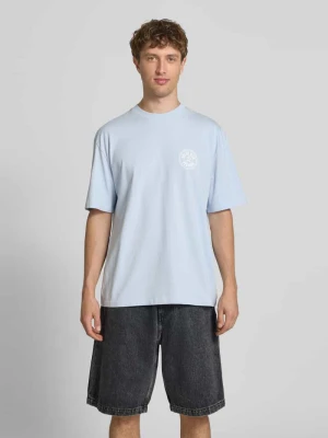 Oversized t-shirt z nadrukiem z logo PEGADOR