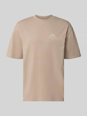 Oversized t-shirt z nadrukiem z tyłu i okrągłym dekoltem Pegador