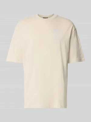 Oversized t-shirt z tylnym nadrukiem model 'Pedroche' Pegador Złamany biały