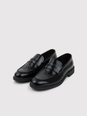 PAKO LORENTE – Czarne lakierowane mokasyny męskie