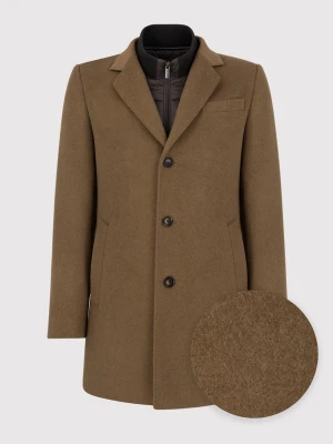 PAKO LORENTE – Kamelowy płaszcz męski z odpinaną stójką