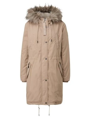 Parka comma casual identity