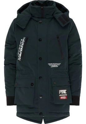 Parka Petrol Industries