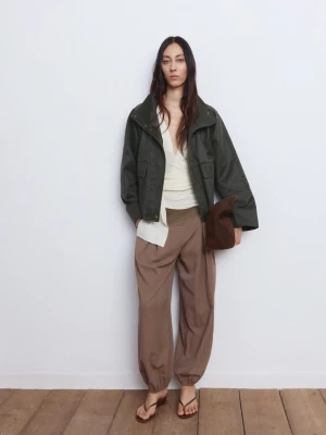 Parka z kołnierzem kominowym i kieszeniami khaki - Kobieta - - MANGO