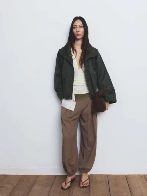 Parka z kołnierzem kominowym i kieszeniami khaki - Kobieta - - MANGO