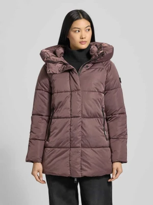 Kurtka pikowana z kieszeniami zapinanymi na zamek błyskawiczny model ‘SUDA’ khujo