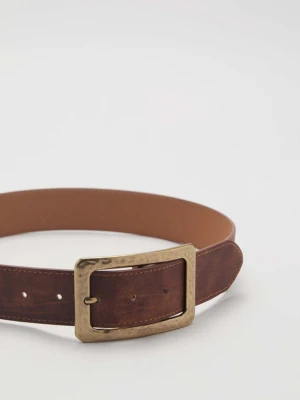 Pasek z kwadratową klamrą z teksturą brązowy - Kobieta - - MANGO