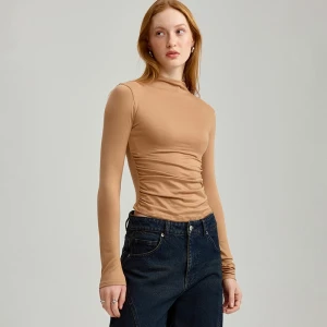 Piaskowa koszulka z długim rękawem i stójką House